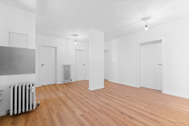 1074 Voll möbliertes WG-Zimmer mit Balkon & EBK in FFM-Heddernheim / Nahe Riedberg – Flur 