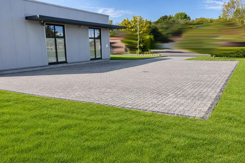 Halle commerciale de 352 m² à Zetel avec bureaux, entrepôt, espace d’exposition et production – Photo 4