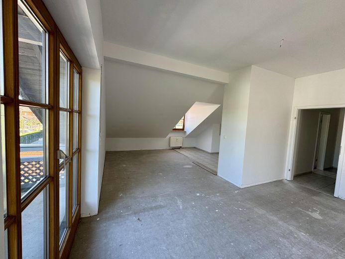 Wohn-Ess-Zimmer (nur Estrich)