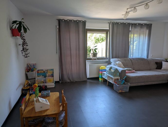 Gepflegte 6 Zimmer 152 qm DDH mit Garage und Garten in 91088 Bubenreuth – Wohnbereich