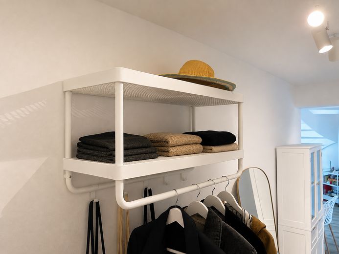Vollmöblierte 2,5-Zimmer-Maisonette mit Tageslichtbad & Kellerraum - Neubau 2024 in Köln Mülheim! – Hutablage & Garderobe Flur