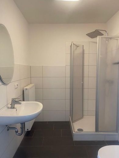Schöne 2-Zimmerwohnung in ruhiger Lage – Duschbad