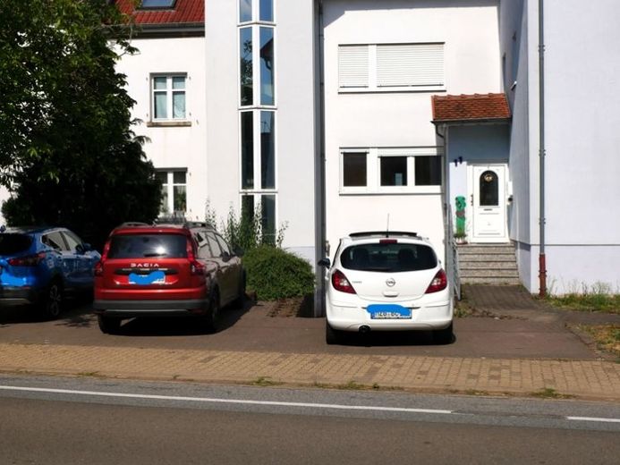 Kapitalanlage mit Potenzial: Mehrfamilienhaus in guter Lage von Rehlingen – फोटो 1