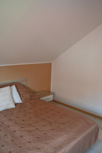 Doppelhaushälfte / Mehrgenerationenhaus / Mehrfamilienhaus / Haus – DG Schlafzimmer