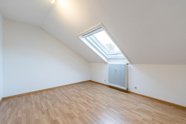 Attraktive 3 Zimmer- Dachgeschosswohnung mit Blick in die Schweiz – फोटो 7