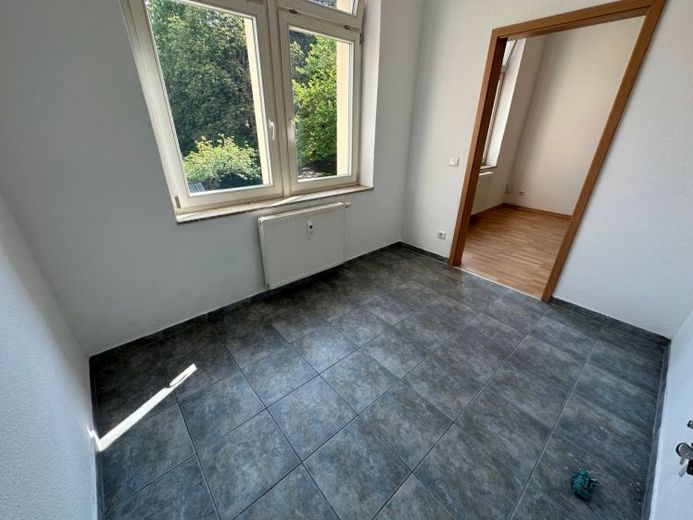 Klein aber fein / 1. OG Laminat / Bad mit Dusche ! – Foto 1