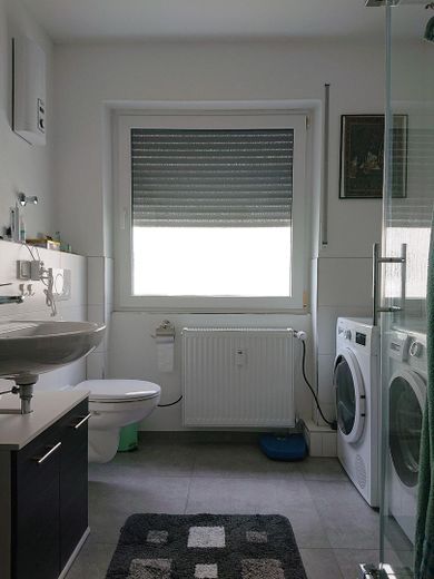 Badezimmer mit Dusche