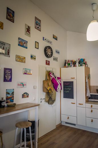 well-located maisonette condominium apartment with underground parking, only 200m to Wiesengrund! – Küche 2