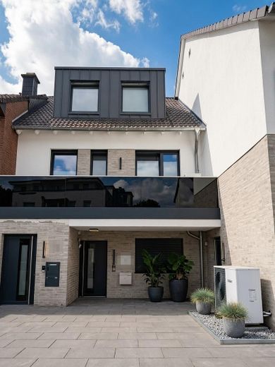 2023 yapımı dubleks · bağımsız ev girişi · balkon · 3 oda · mobilyalı mümkün – Fotoğraf 3