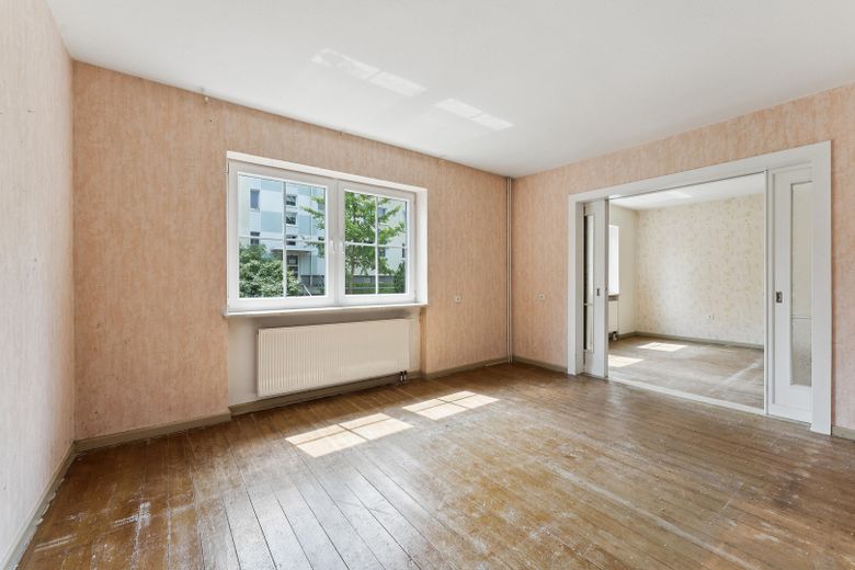 Hohe Decken, Echtholzböden, Wintergarten – wunderschönes Einfamilienhaus in Heiligenstadt – Wohnzimmer EG