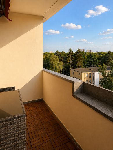 Hochwertig modernisierte 3-Zimmer-Wohnung mit Westbalkon und Weitblick - maklerfrei – Aussicht vom Balkon 