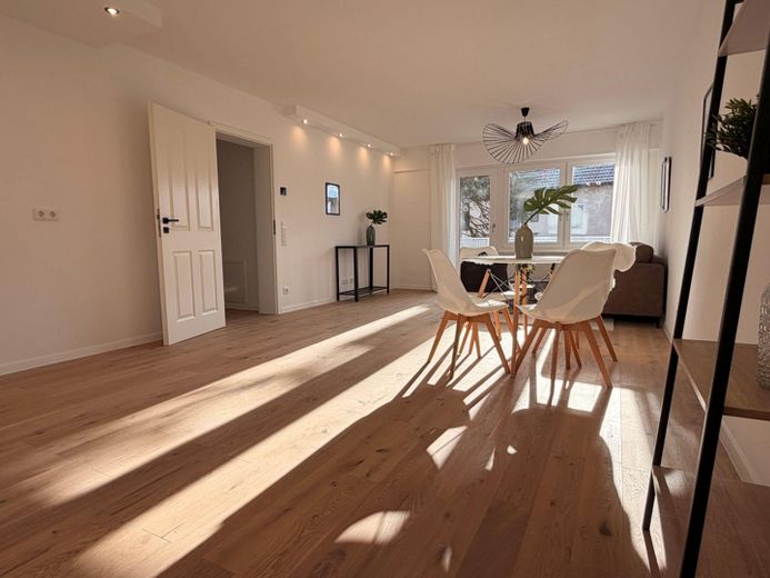 01 Wohn und Essbereich