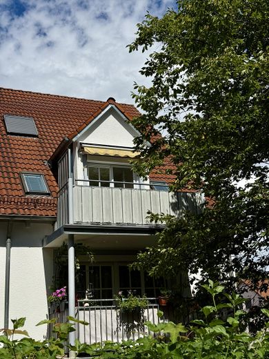 Un chez-soi ensoleillé avec balcon exposé sud - Appartement de 2 pièces à occuper soi-même - Sans commission – Balkonansicht