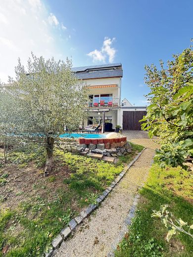 Hinterseite, Garage, Terrasse