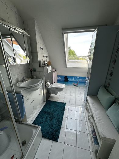 Maisonette-Dachgeschoss-Wohnung in Denzlingen – Duschbad im 1. DG