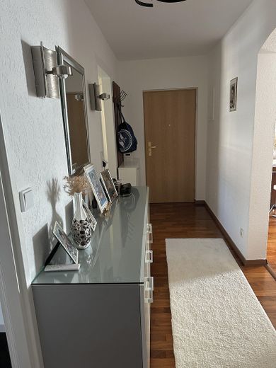 Gepflegte Eigentumswohnung mit Taunusblick in begehrter Lage in Ober-Erlenbach – Diele