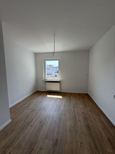 ¡Magnífico apartamento de 3 habitaciones con balcón! – Zimmer