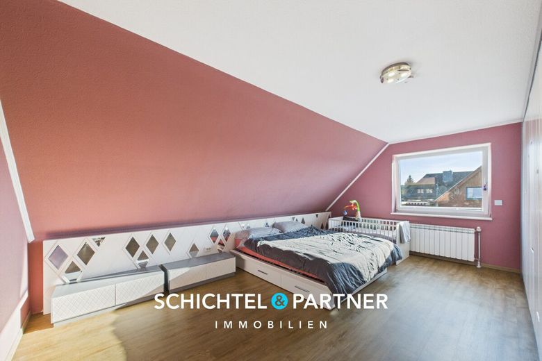 Surheide | Schickes Einfamilienhaus mit Terrasse, Garage und großem Garten – S&amp;P | Schlafzimmer