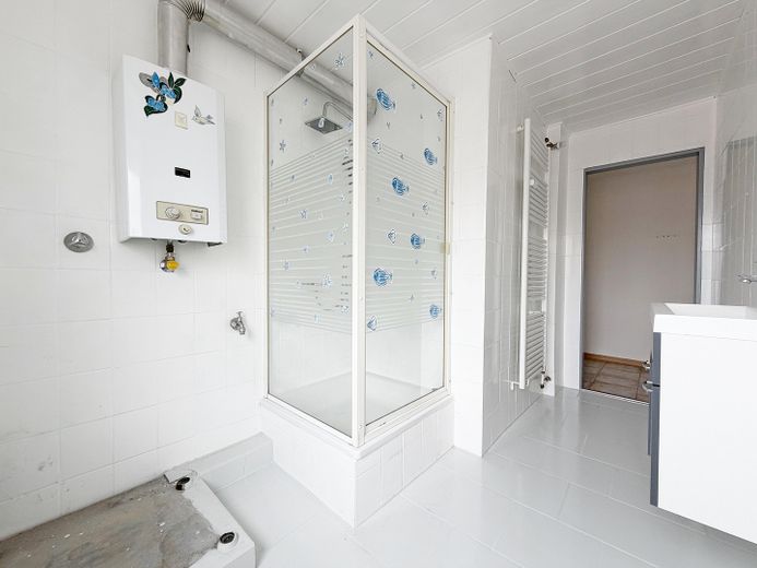 ¡Su proyecto de renovación en Friesenheim: 3 habitaciones con balcón en una ubicación tranquila! – Badezimmer