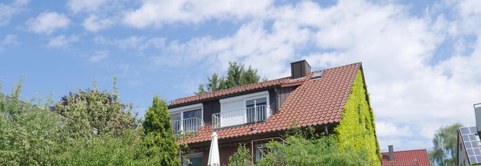 Großzügige Eigentumswohnung im 1. OG mit Studio und Garten – Mehrfamilienhaus