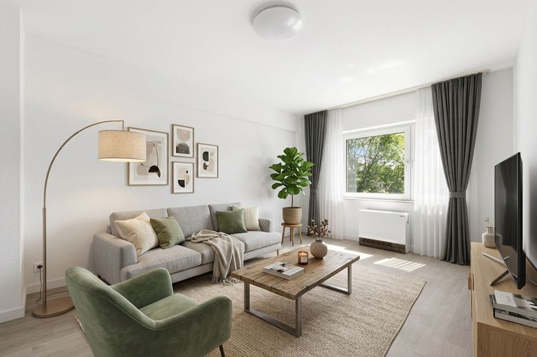 First occupancy after complete renovation: Bright 82 m² apartment with communal garden in Essen-Huttrop – Wohnzimmer
