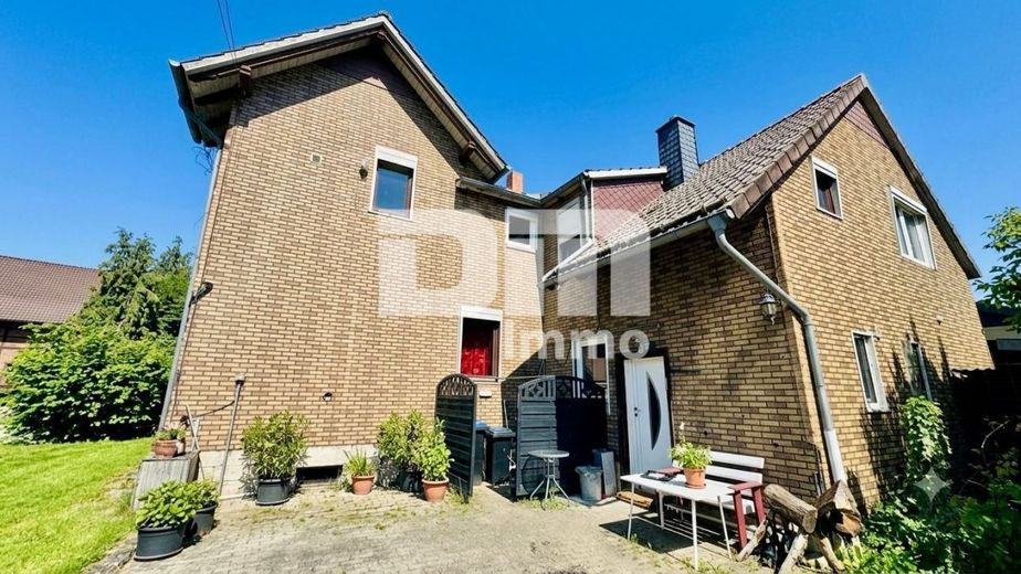 Charmantes Einfamilienhaus/Resthof mit viel Platz, modernisierter Technik und idyllischem Garten – Rückansicht Wohnhaus