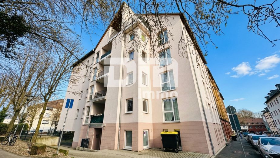 Moderne 4 Zimmer HP / EG Wohnung mit 2 Bädern und großer Terrasse direkt an der Uni – Frontansicht