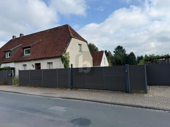 BEREITS ENTKERNT - GESTALTEN SIE SELBST – Foto 1