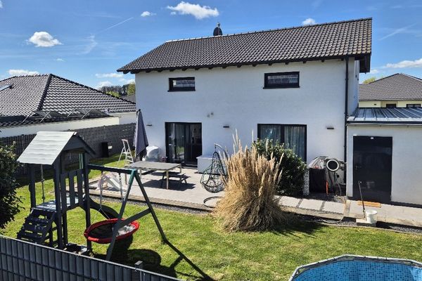 Modernes Familienglück in ruhiger Lage - energieeffizientes Einfamilienhaus mit Garten, Smart Home und Doppelgarage
