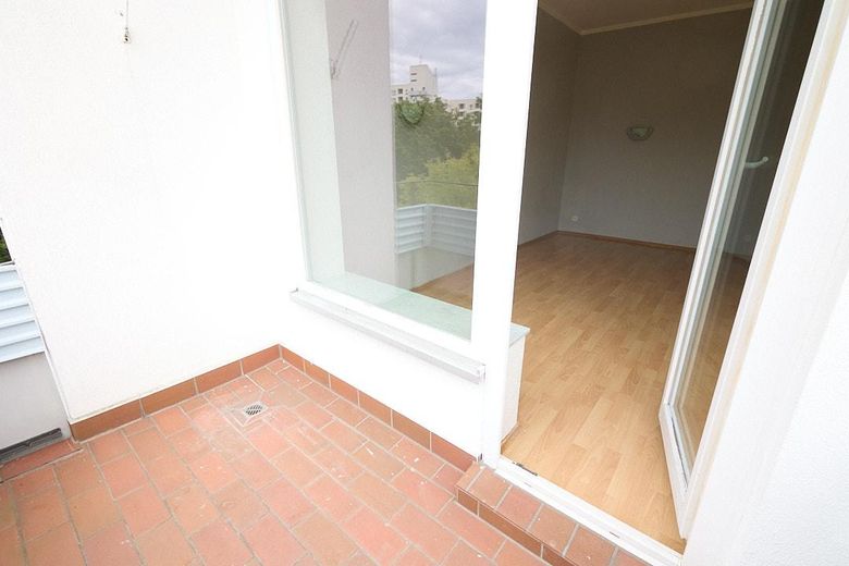Piso de 3 habitaciones con balcón en buena ubicación, Berlín Norte-Charlottenburg, directamente del propietario – Balkon 1