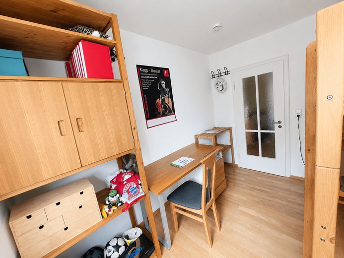 Appartement calme de 4 pièces situé dans un emplacement privilégié de Munich-Großhadern avec loggia exposée au sud – Kinderzimmer
