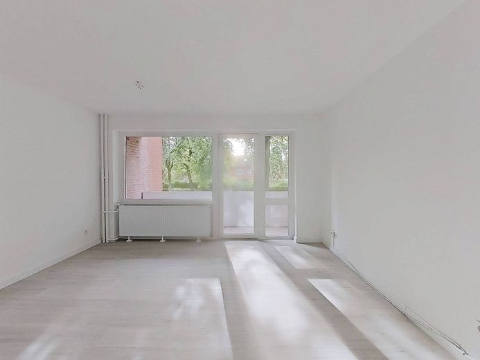 Entspannt ins Jahresende -Kaltmietfrei in den Herbst starten: Helle 4-Zimmer-Wohnung mit BALKON – Ansicht I: Wohn- und Esszimmer
