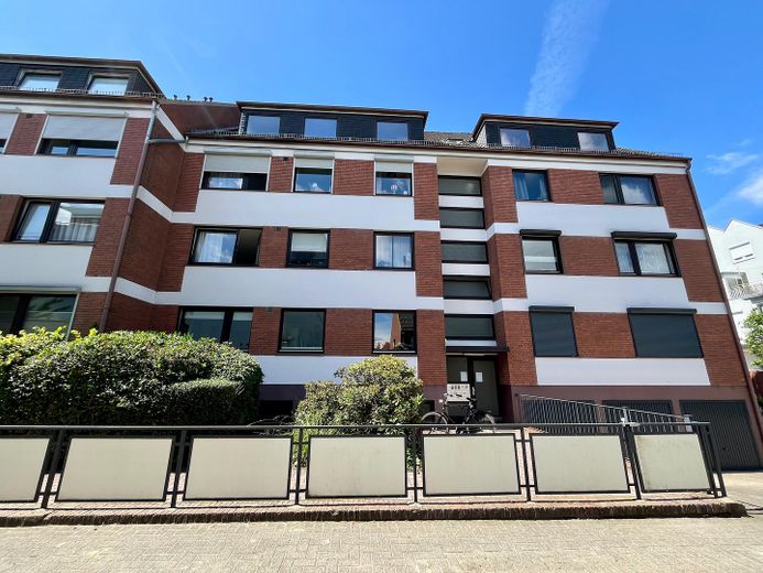 Provisionsfrei: 4-Zimmer-Dachgeschosswohnung mit Südbalkon & Garagenstellplatz in Schwachhausen – Foto 1