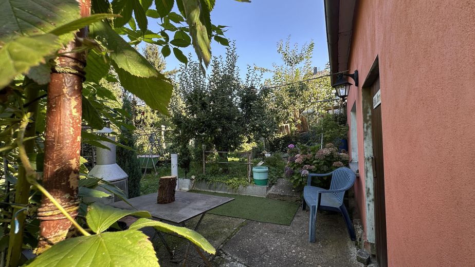 Eigenheim am SW-Stadtrand mit schönem Garten – am Gartenhäuschen