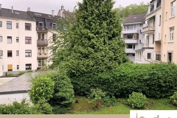 Neuvermietung nach umfangreicher Renovierung: 4 Zi-Wg mit 2 Balkonen in Barmen!