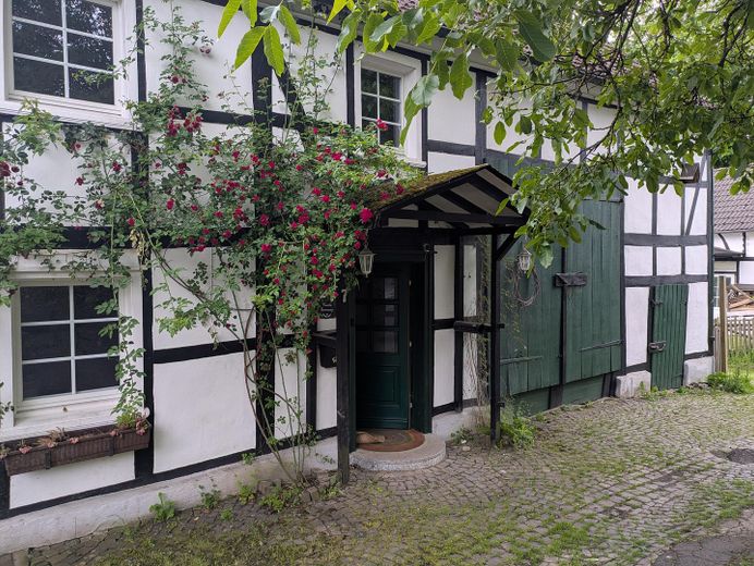 Fachwerkhaus mit Talblick - historisches Wohnen im Grünen bei Bielstein – Eingang EG Straßenseite