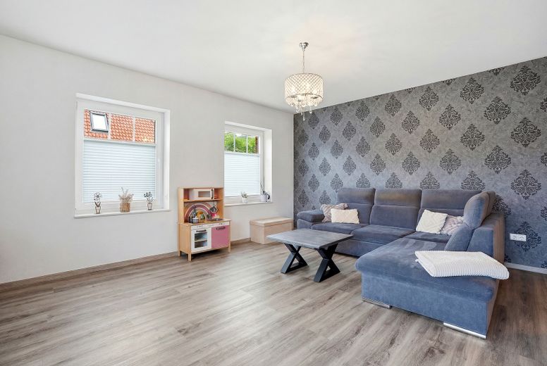ESCLUSIVA CASA A TRE FRONTONI CON STRAORDINARIO GIARDINO – Wohnzimmer