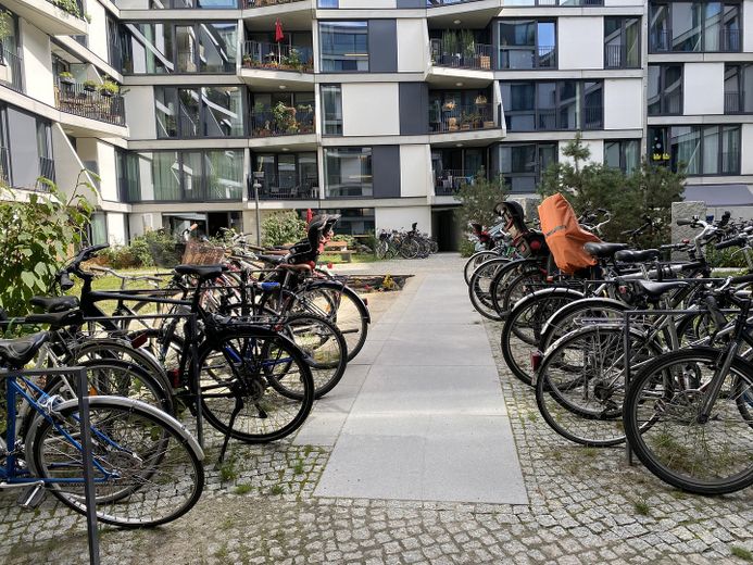 Alt Treptow'da teraslı, yüksek kaliteli mobilyalı stüdyo, Berlin Kreuzberg Neukölln Alt Treptow üçgeni – Fahradabstellplätze