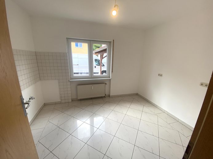 DHH ca. 170 qm Wohnfläche zuzügl. Nutzfläche, sowie Balkon Carport Stellfläche Garten – Küche
