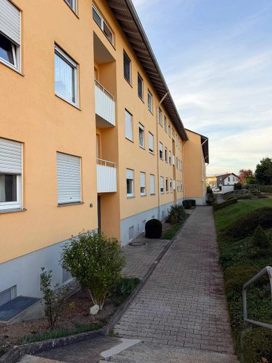 Appartement rénové lumineux de 3 pièces avec balcon à Pfullendorf – Hausansicht
