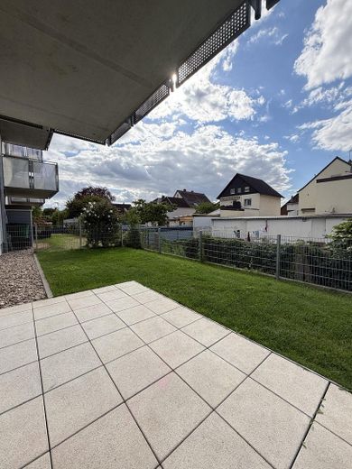Trilocale al piano terra quasi nuovo con terrazza e giardino – Terrasse & Garten