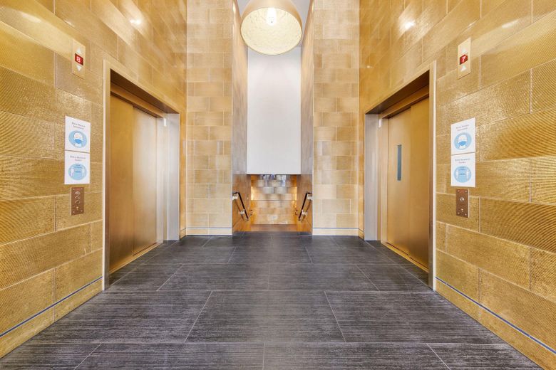Un cadre de vie exclusif au bord de la Spree – Appartement meublé de 2 pièces (97m2) sur la presqu’île de Stralau – 2 Aufzüge/ 2 Elevators