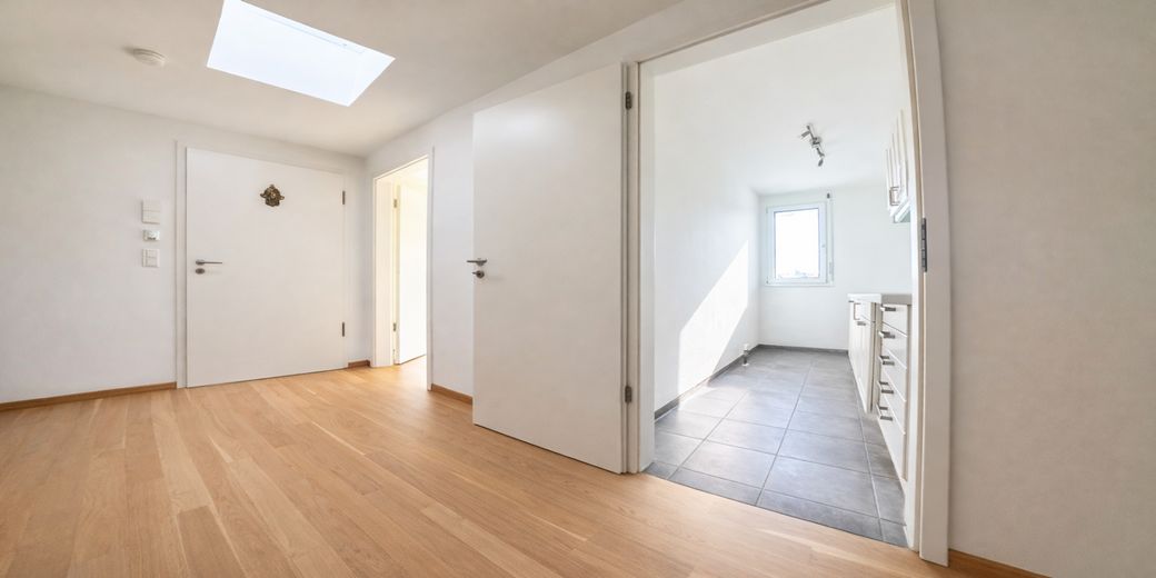 Aileler, evden çalışanlar ve Stuttgart’a gidip gelenler için ideal, 4,5-5 odalı modern yaşam hayali – Eingangsbereich