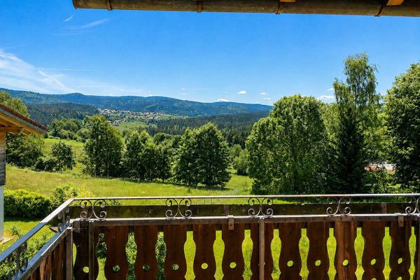 Helle 3-Zimmer-Wohnung mit Balkon und Bergblick