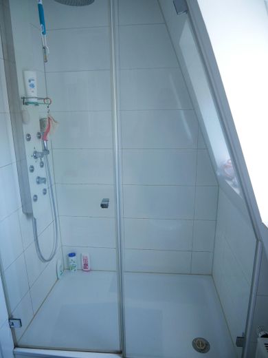 Haus für große Familien  und/oder Wohnen und Arbeiten unter einem Dach – Duschbad OG