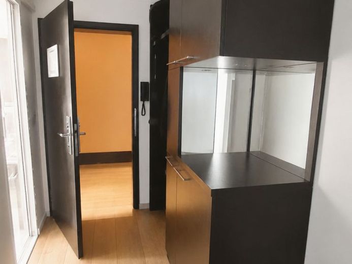 Atmosfera da hotel: ex camera d'albergo ex completamente arredata e attrezzata in affitto a Karlsruhe. – Foto 1