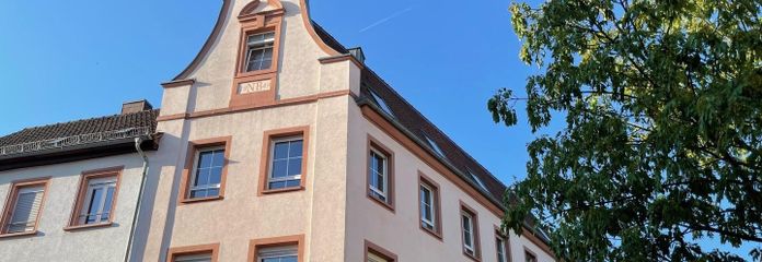Edificio residencial plurifamiliar renovado con una rentabilidad del 5 %, casco antiguo de Landau, 4 unidades, dividido en régimen de propiedad horizontal, sin comisión