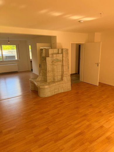 Stuttgart-Büsnau’nun en iyi konumunda çok yönlü çok aileli ev! Hemen taşınmaya hazır ve komisyonsuz! – EG - Zimmer 2 + 3