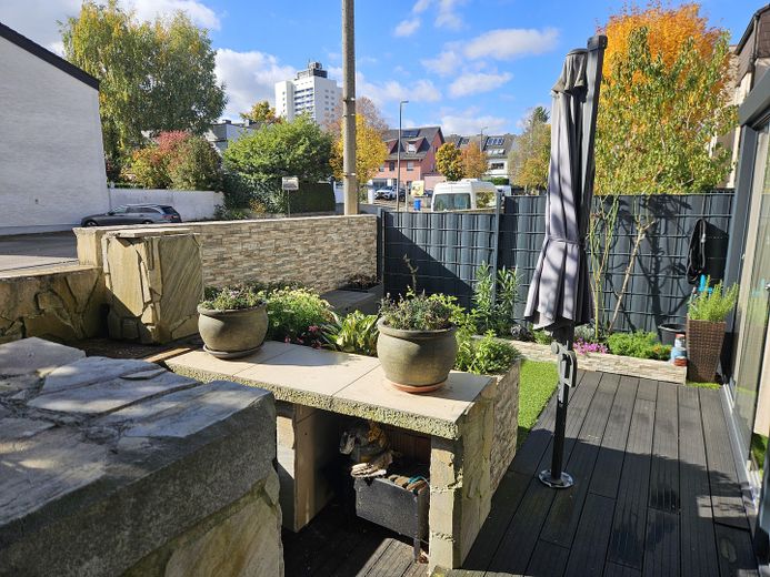 Hausgefühl statt Wohnung: Moderne 3-Zi.-Maisonette mit Garten, Terrasse & Balkon (BJ 2013) – Garten