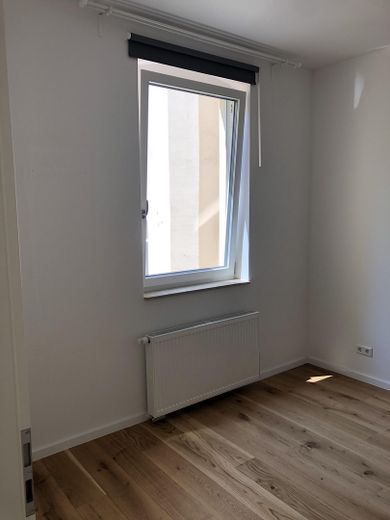Stilvoll kernsanierter 2-Zi-Altbau – Schlafzimmer